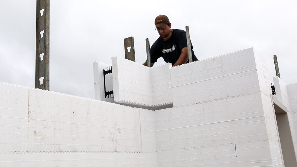 Corner blocks are flipped at each course
