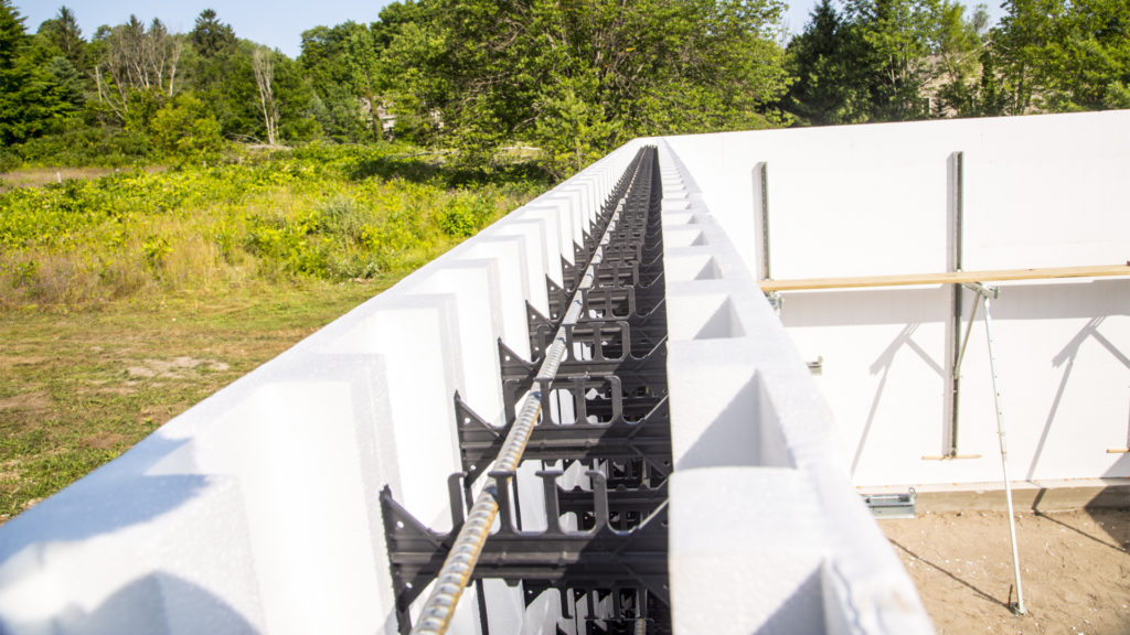 Horizontal rebar inside the BuildBlock form